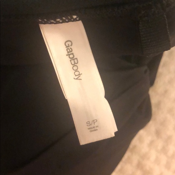 Plain “gap body” black bikini top - Picture 2 of 2